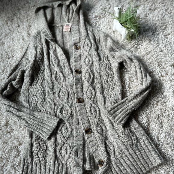 Faded Glory Sweaters - Cream vintage Faded Glory knitted thick lightweight warm sweater weather…